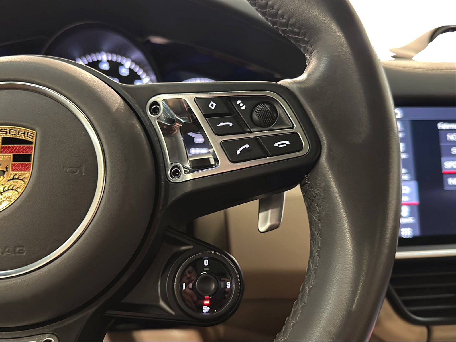 PORSCHE Cayenne Turbo-image-24