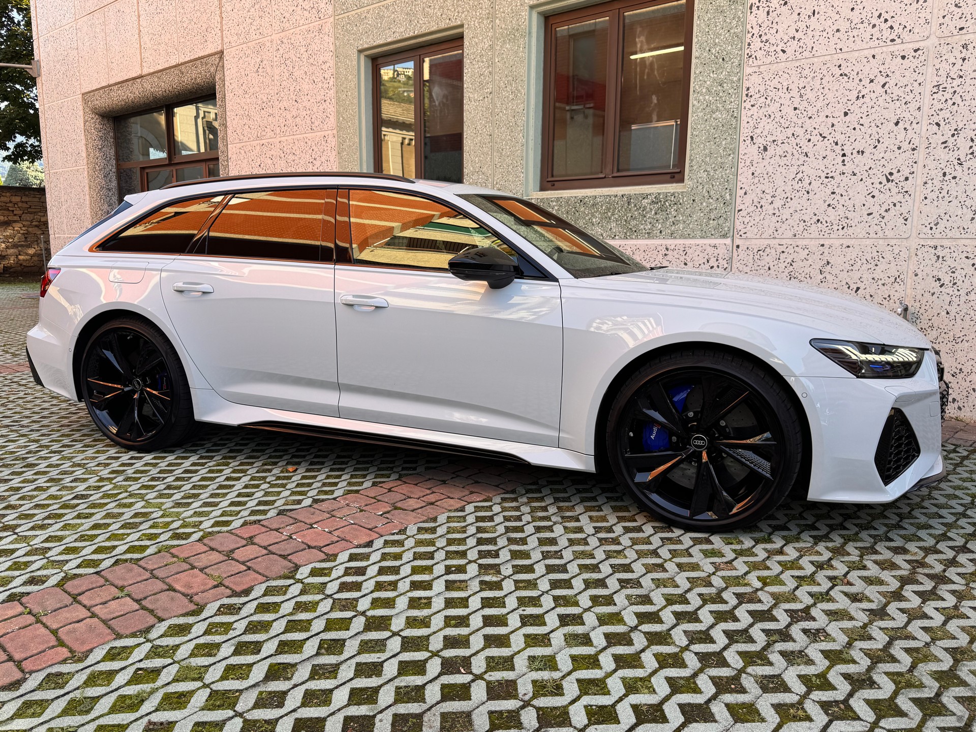 AUDI RS6 Avant 4.0 TFSI V8 quattro-image-2