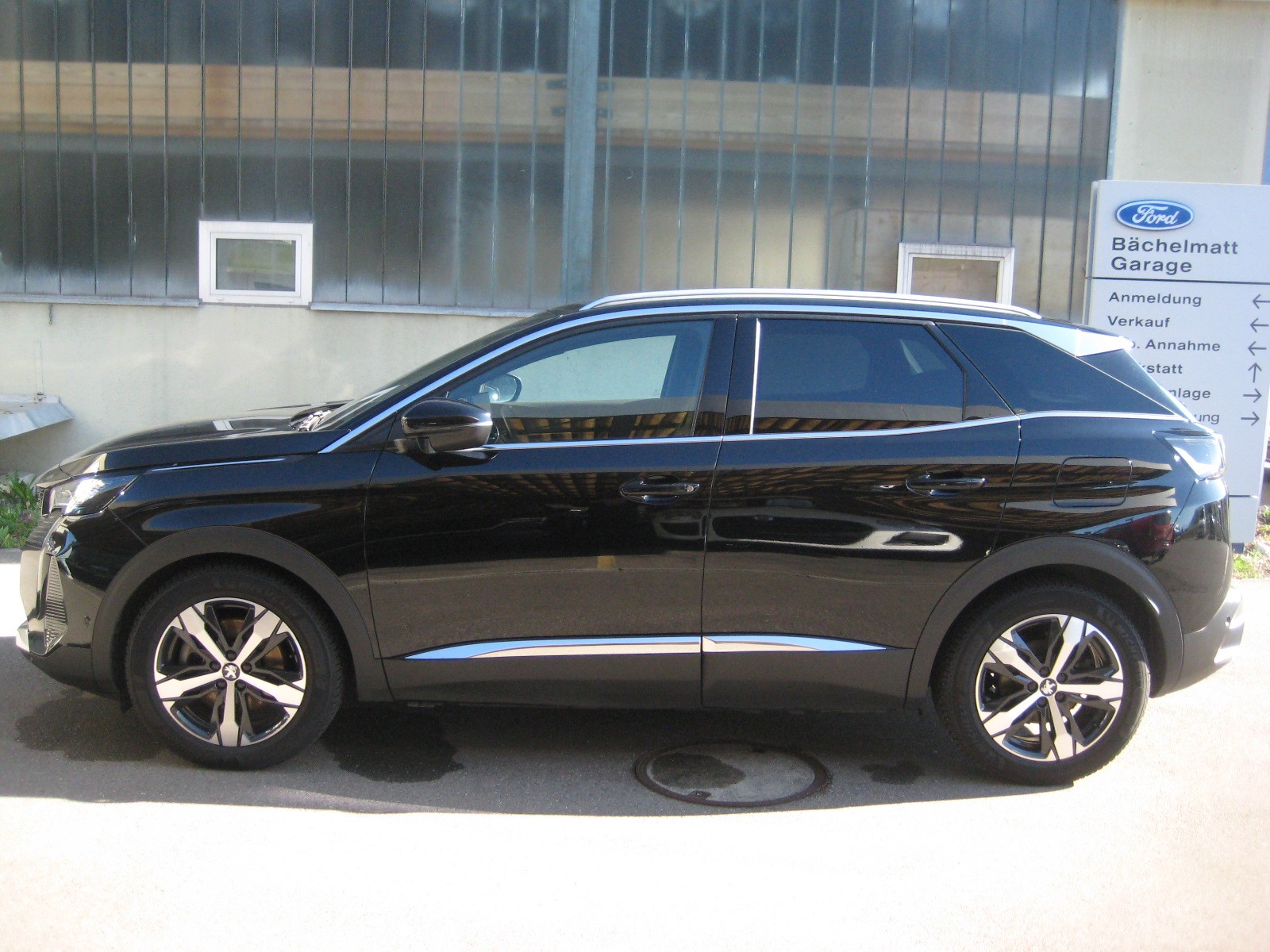 PEUGEOT 3008 300e Hybrid4 Allure Pack EAT8-image-1
