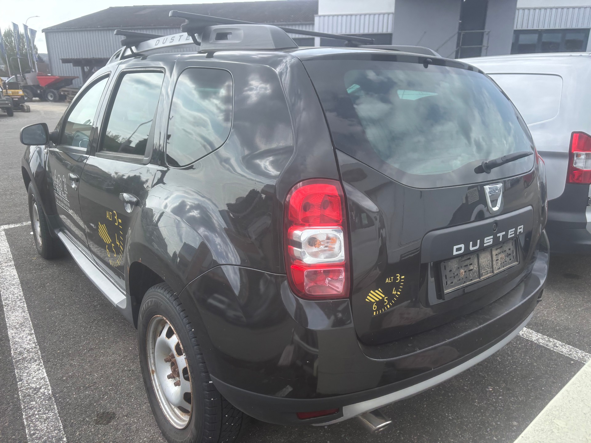 DACIA Duster 1.5 dCi Celebration 4x4-image-4
