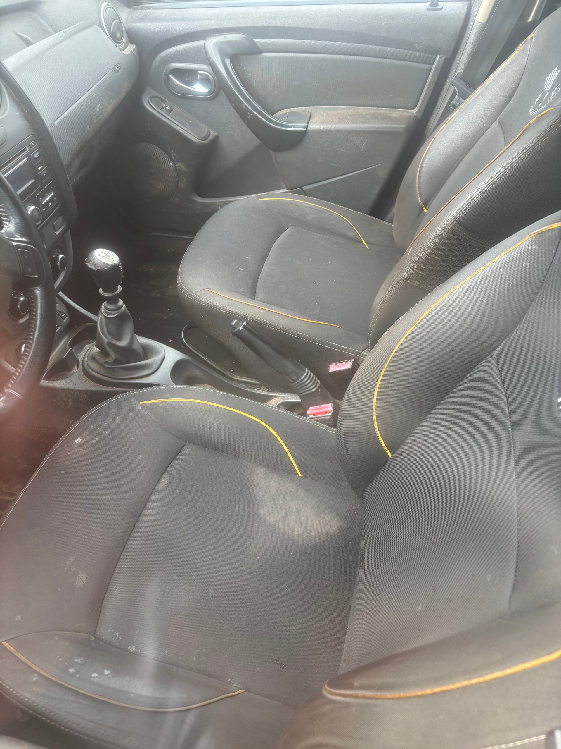 DACIA Duster 1.5 dCi Celebration 4x4-image-2