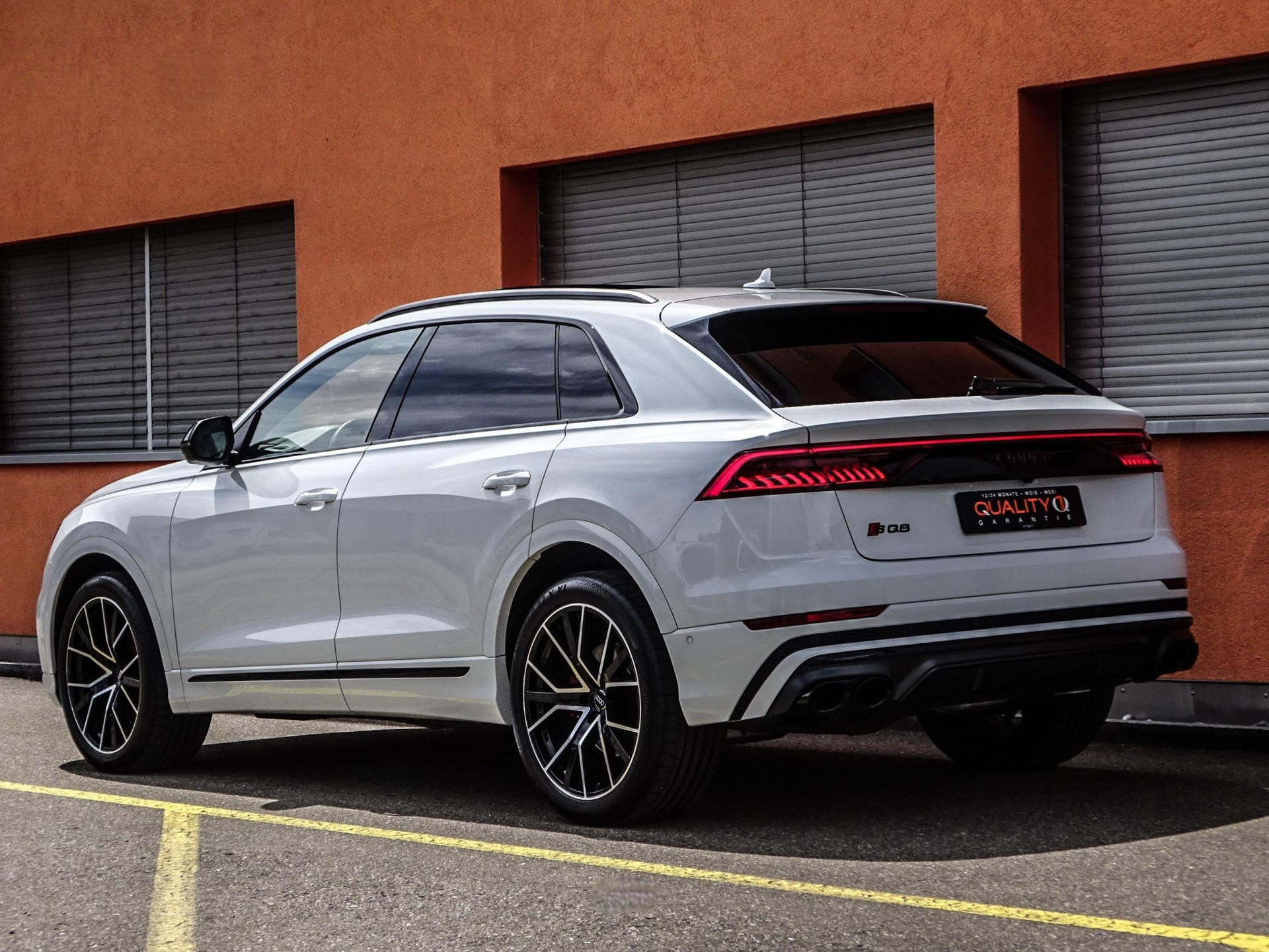 AUDI SQ8 V8 Bi-TDI quattro tiptronic // CH-Fahrzeug // Sondermodell // Standheizung // Neupreis über 186'000.--image-1