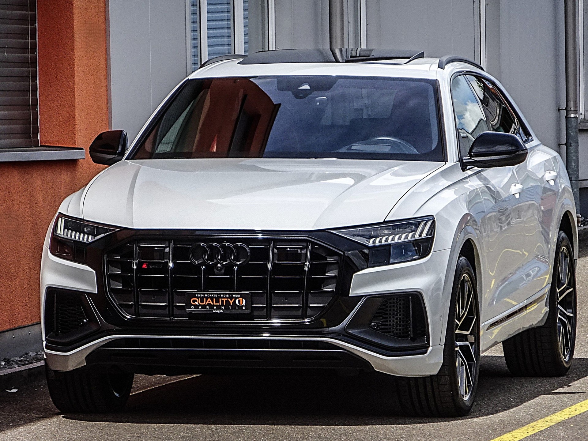 AUDI SQ8 V8 Bi-TDI quattro tiptronic // CH-Fahrzeug // Sondermodell // Standheizung // Neupreis über 186'000.--image-4