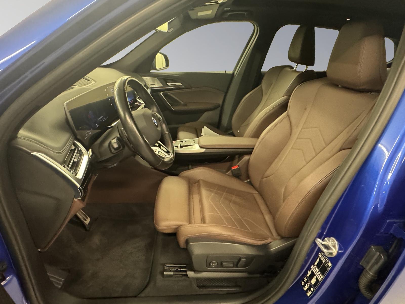 BMW X1 23i xDrive paddles-image-10