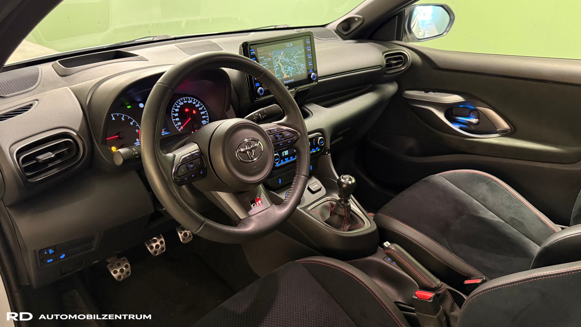 TOYOTA Yaris 1.6 GR Sport-image-2