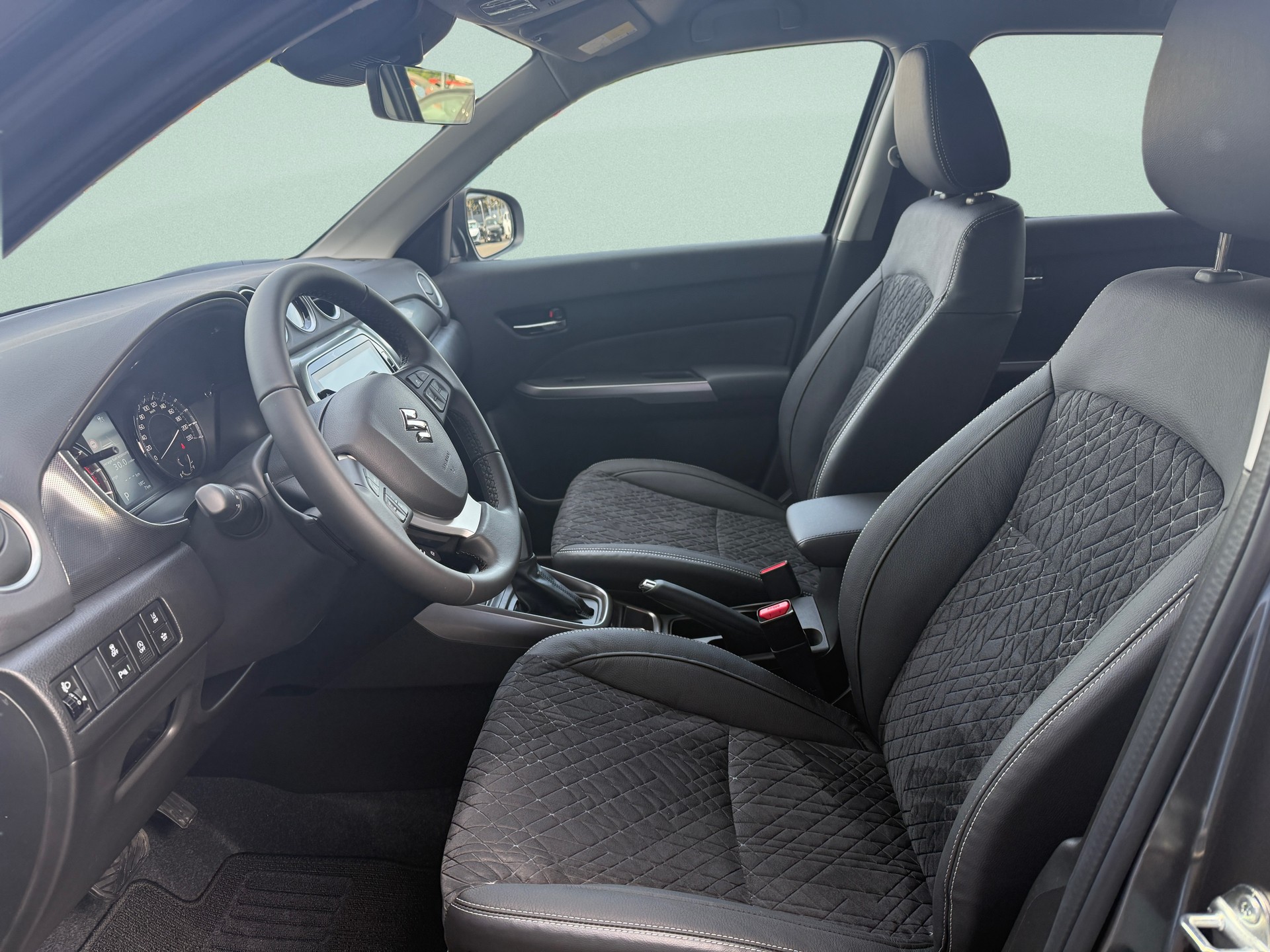 SUZUKI Vitara 1.4 Boosterjet Compact + 4x4 Hybrid Automatic-image-10
