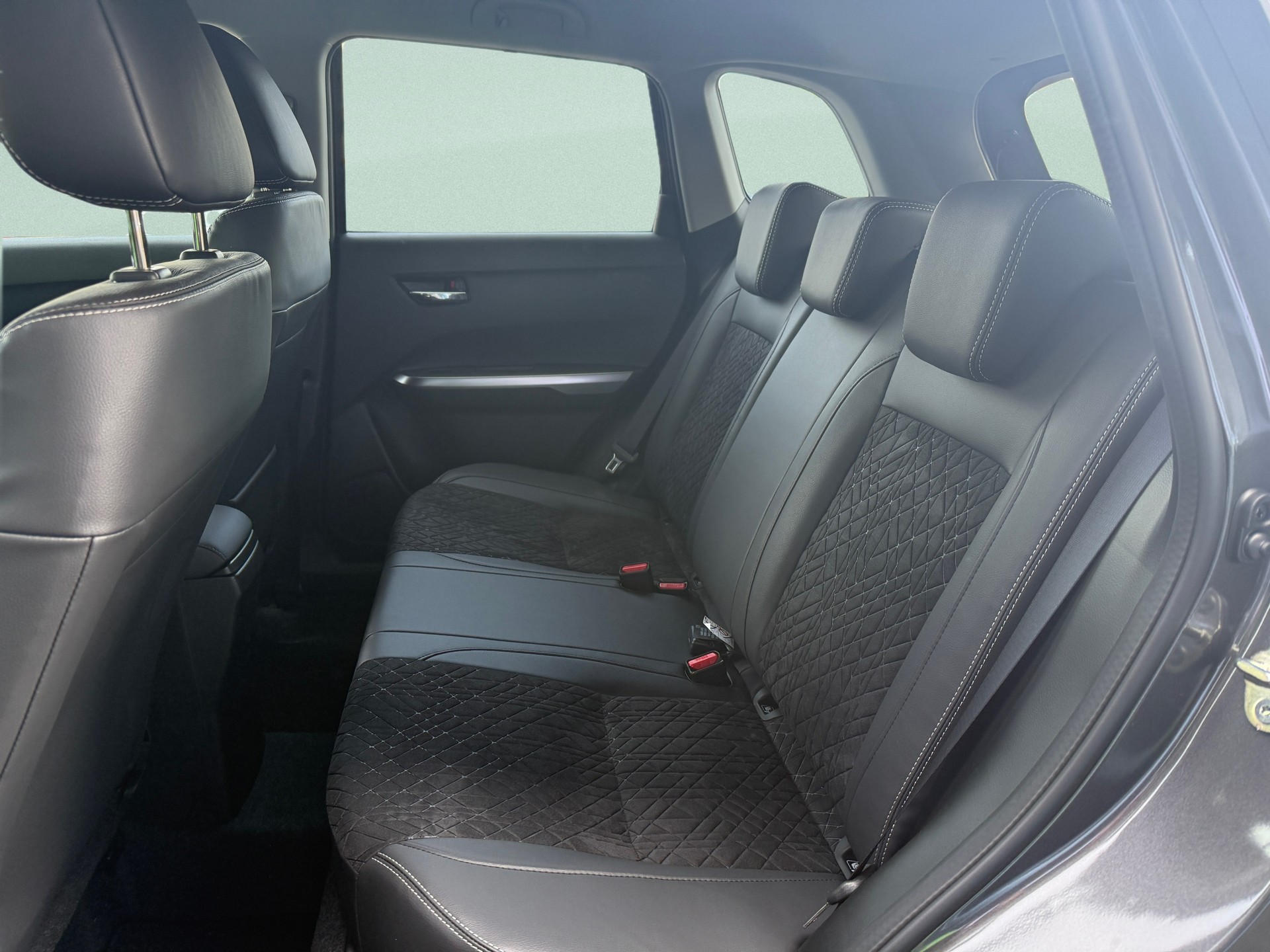SUZUKI Vitara 1.4 Boosterjet Compact + 4x4 Hybrid Automatic-image-17