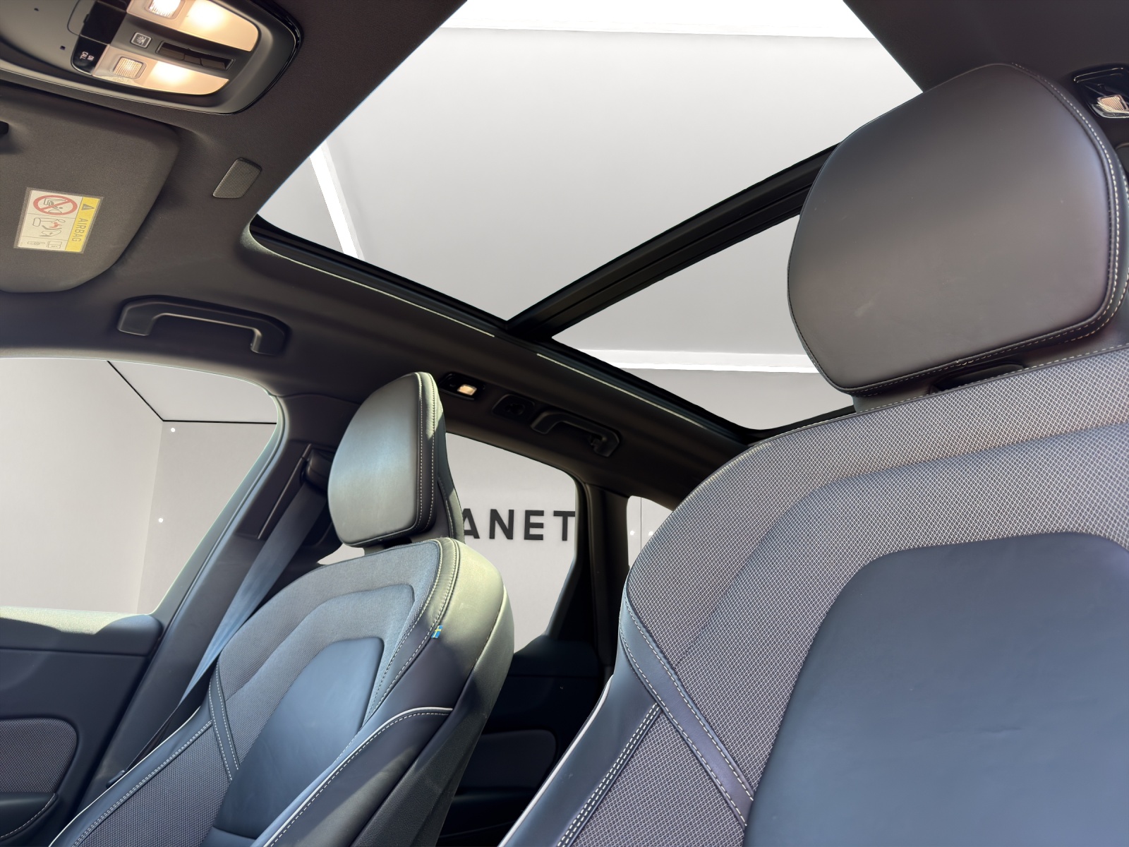 VOLVO XC60 2.0 T6 TE R-Design eAWD-image-12