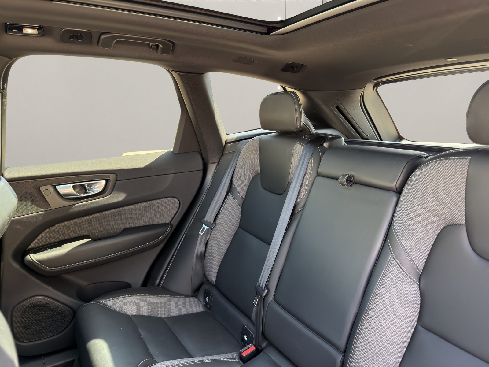 VOLVO XC60 2.0 T6 TE R-Design eAWD-image-13