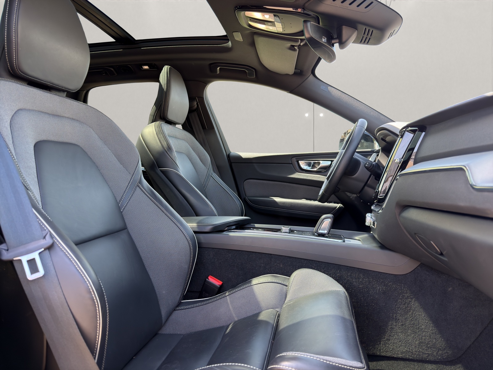 VOLVO XC60 2.0 T6 TE R-Design eAWD-image-10