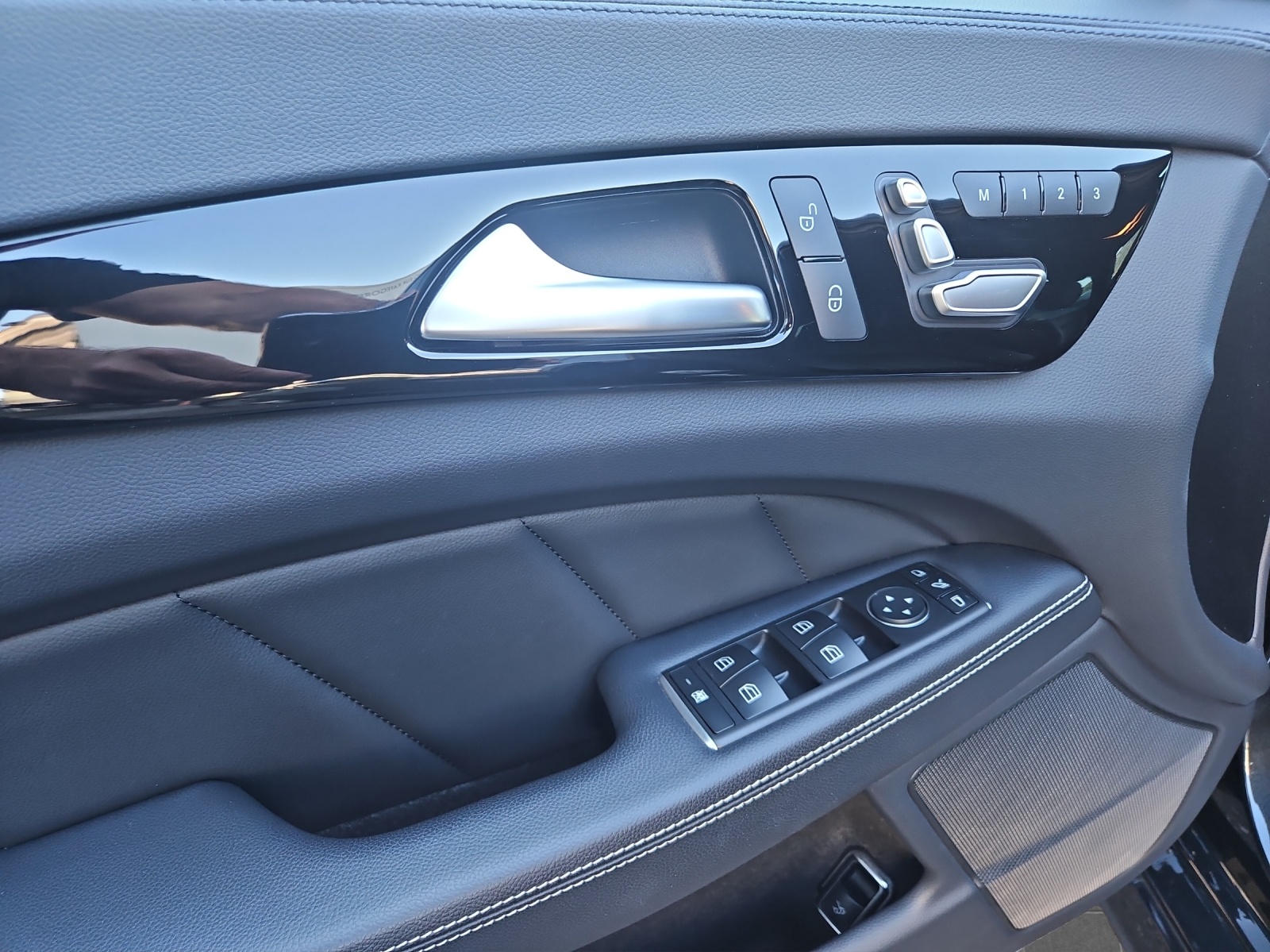 MERCEDES-BENZ CLS 350 d 4Matic 9G-Tronic-image-9