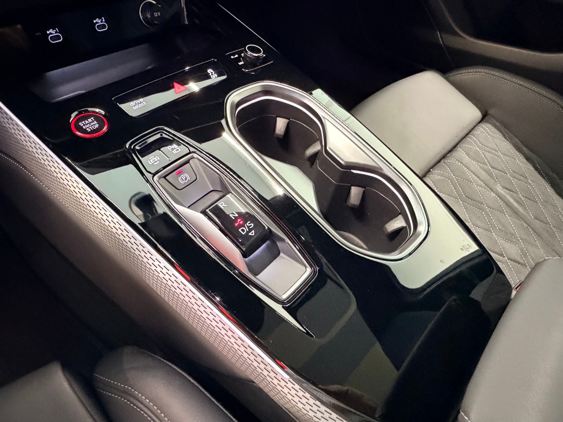 AUDI A6 Avant TFSI quattro 270 kW S tronic-image-24