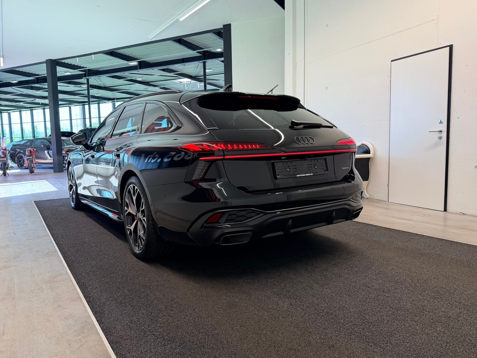AUDI A6 Avant TFSI quattro 270 kW S tronic-image-6