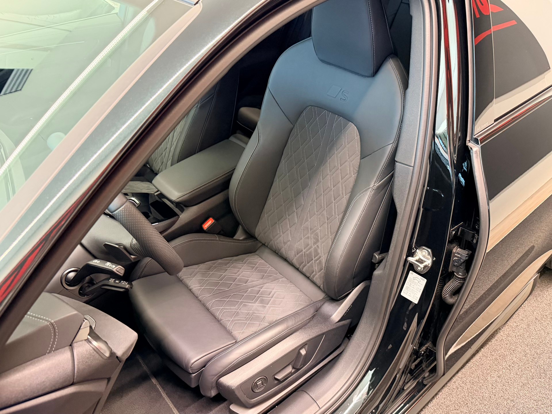 AUDI A6 Avant TFSI quattro 270 kW S tronic-image-15