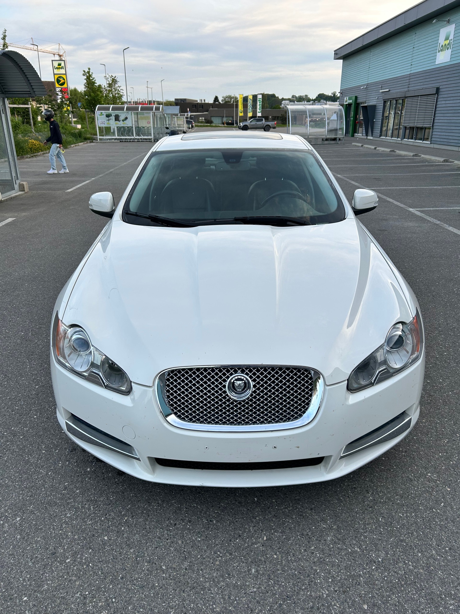 JAGUAR XF 2.7d V6 Luxury-image-0