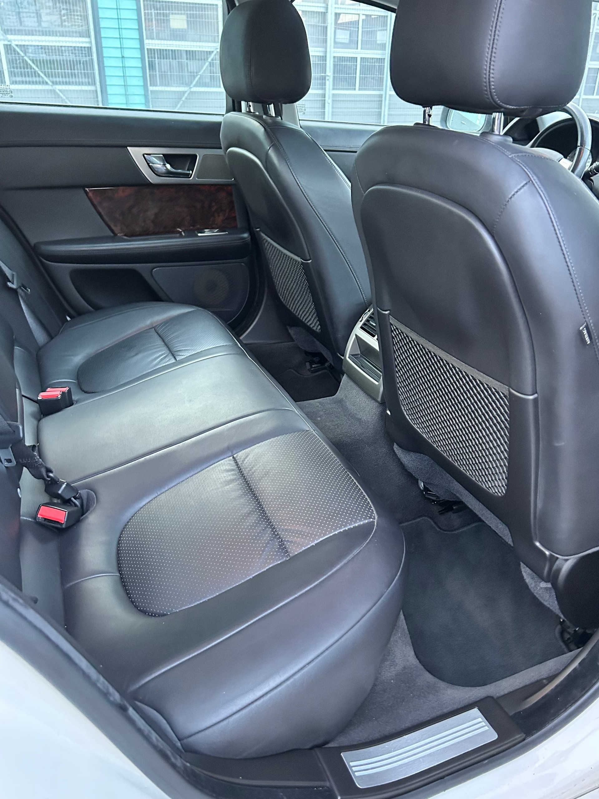 JAGUAR XF 2.7d V6 Luxury-image-6
