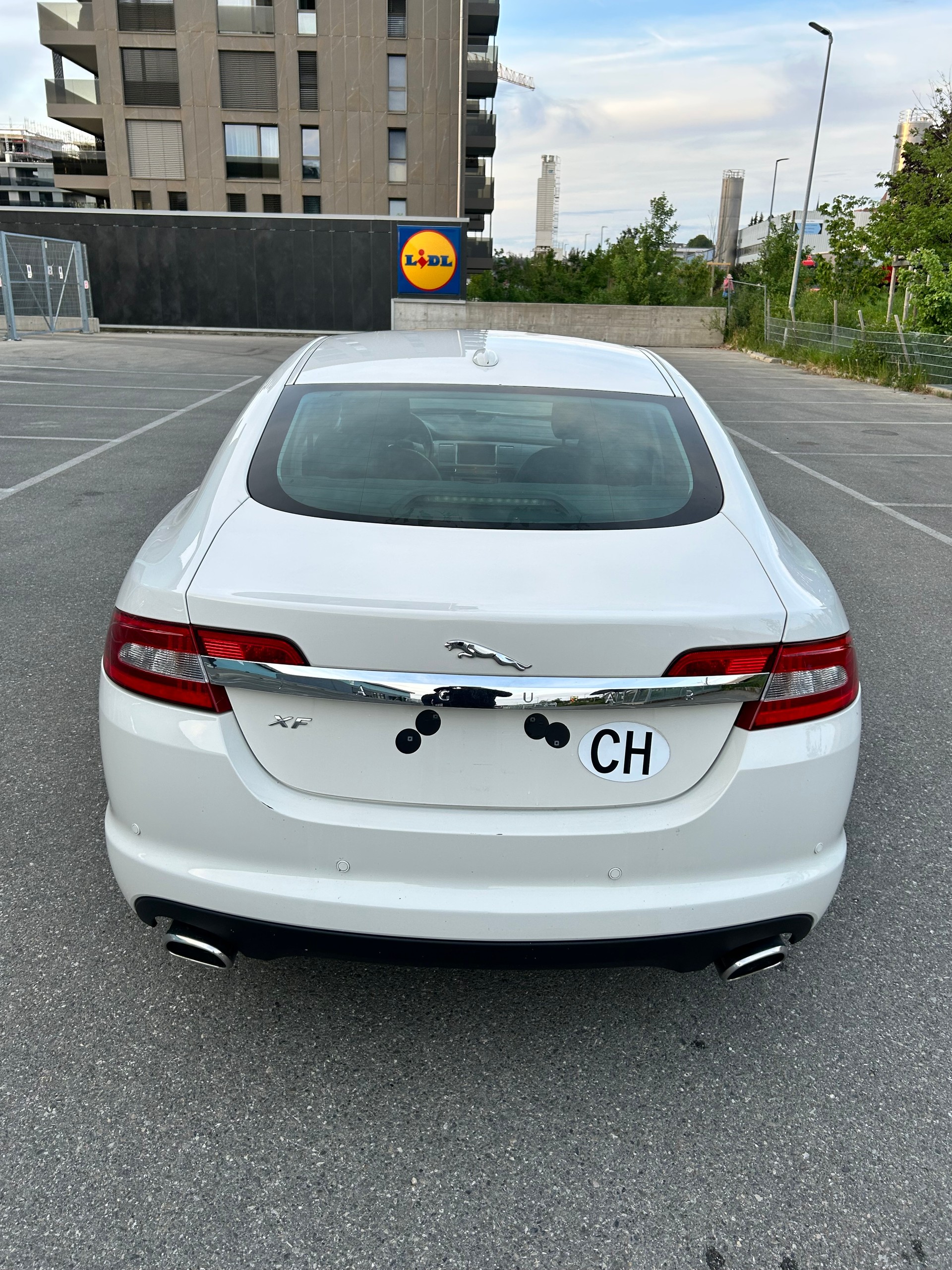 JAGUAR XF 2.7d V6 Luxury-image-5