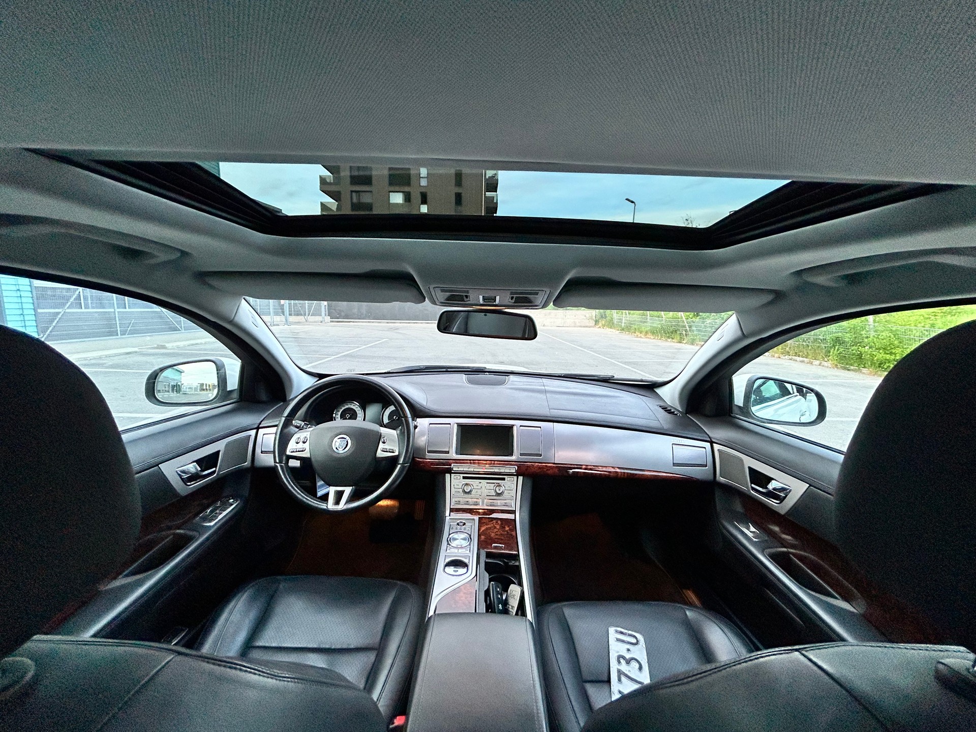 JAGUAR XF 2.7d V6 Luxury-image-7
