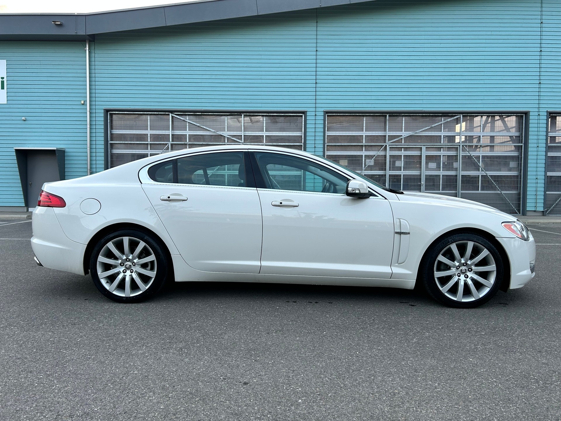 JAGUAR XF 2.7d V6 Luxury-image-3