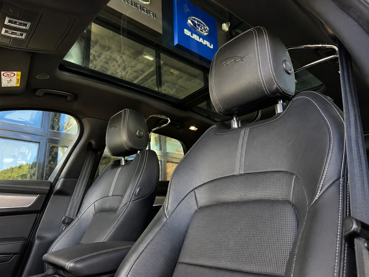 JAGUAR F-Pace 2.0 D200 R-Dynamic MHEV SE AWD-image-9
