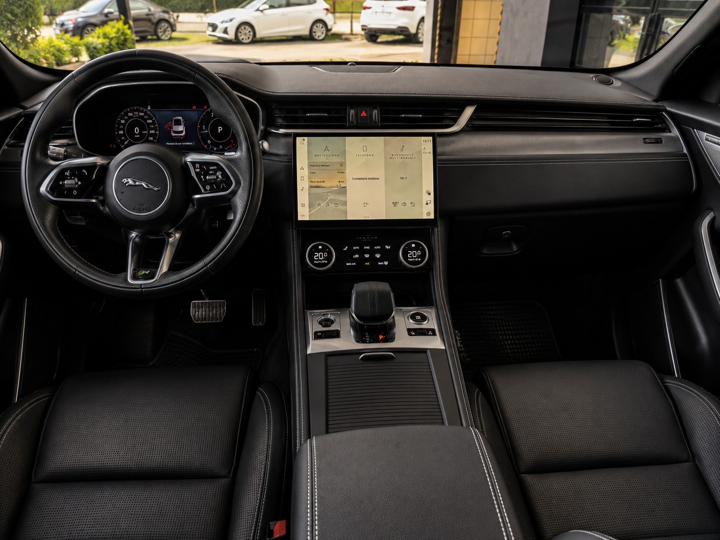 JAGUAR F-Pace 2.0 D200 R-Dynamic MHEV SE AWD-image-7