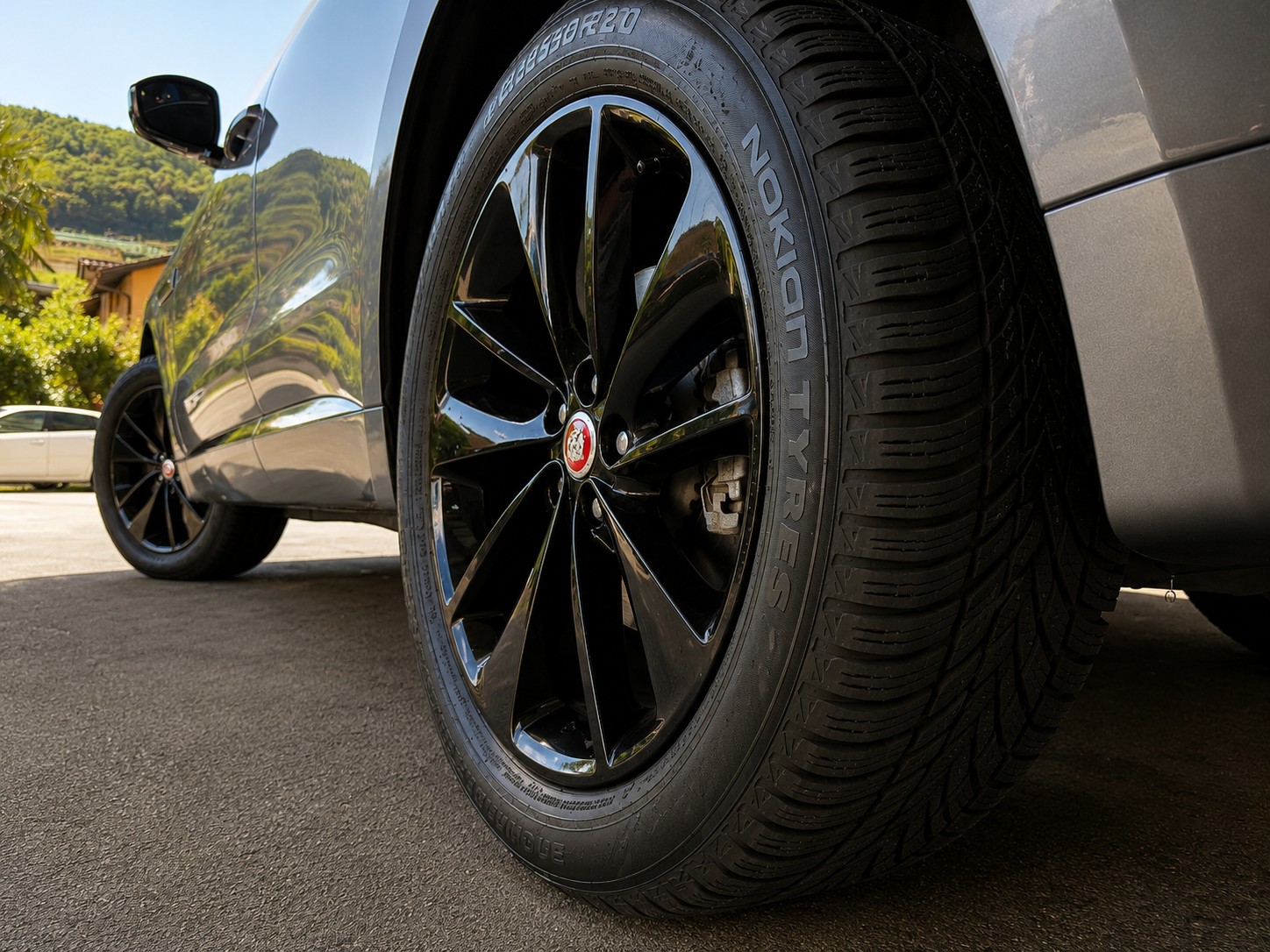 JAGUAR F-Pace 2.0 D200 R-Dynamic MHEV SE AWD-image-14