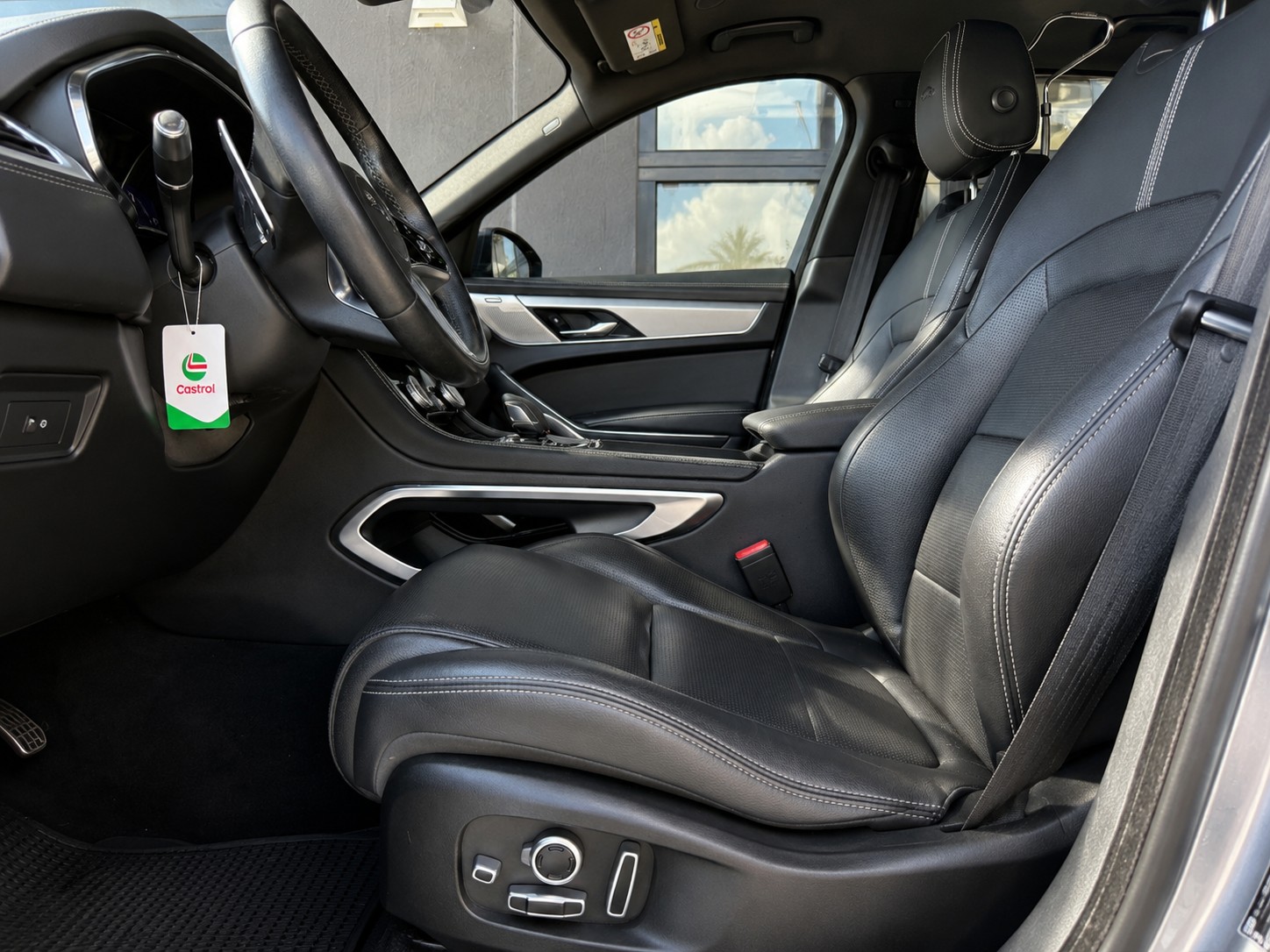 JAGUAR F-Pace 2.0 D200 R-Dynamic MHEV SE AWD-image-10