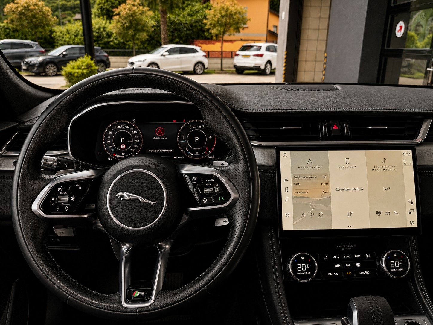 JAGUAR F-Pace 2.0 D200 R-Dynamic MHEV SE AWD-image-11