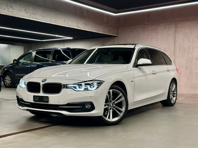 BMW 330i xDrive-image-0