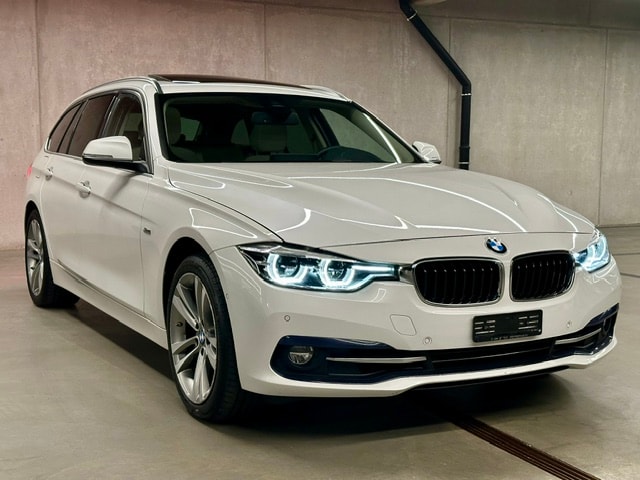 BMW 330i xDrive-image-2