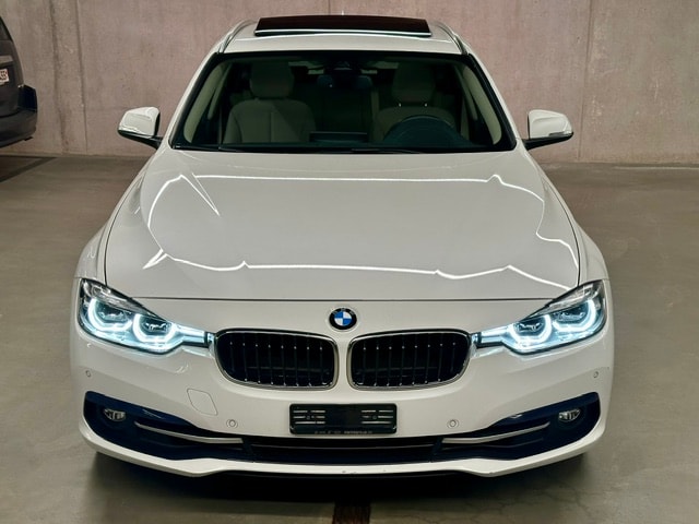 BMW 330i xDrive-image-1
