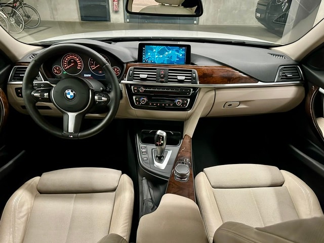 BMW 330i xDrive-image-5