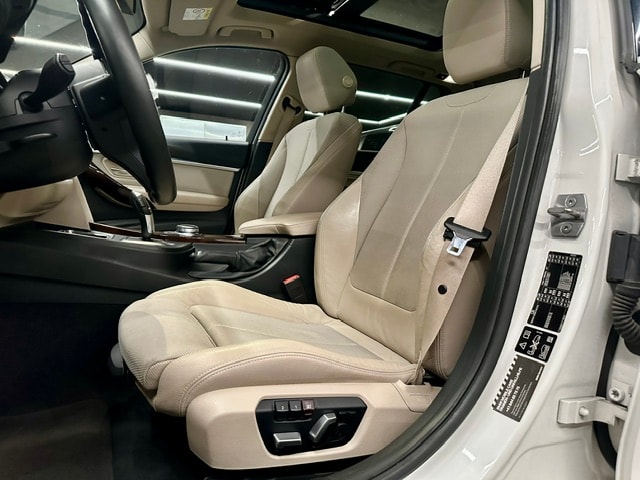 BMW 330i xDrive-image-4
