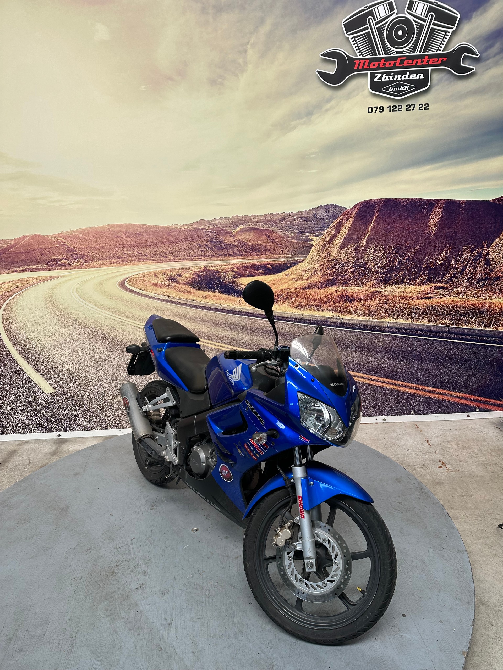 HONDA CBR 125 R-showroom-element-1