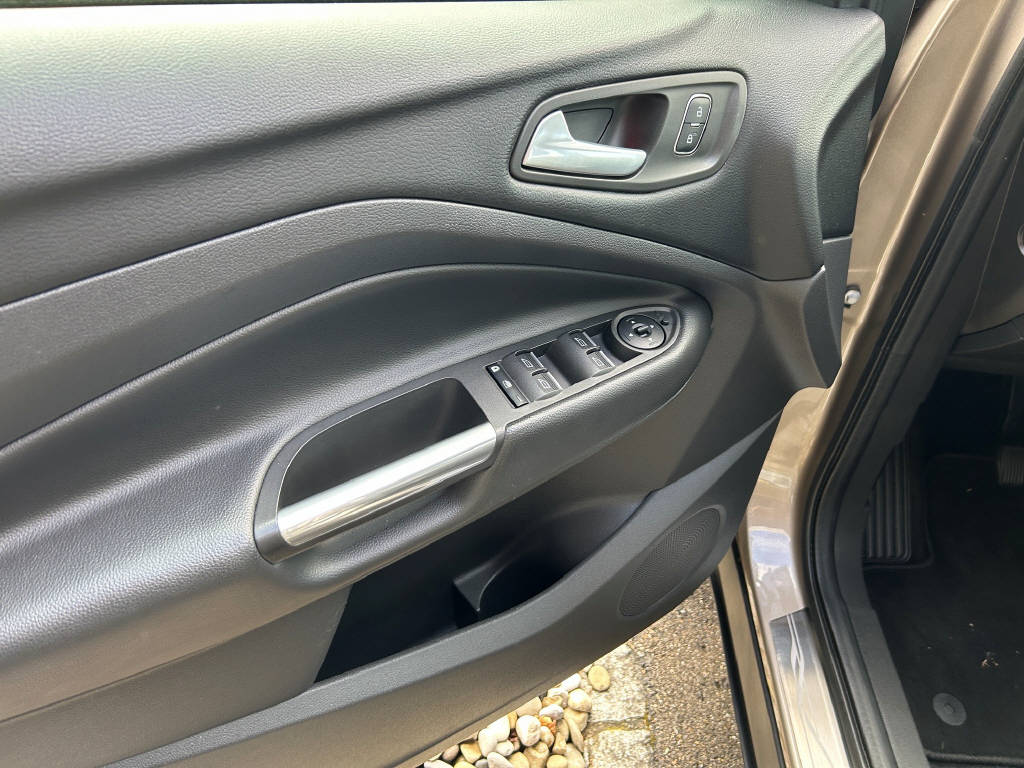 FORD Kuga 1.5 EcoB 150 Trend+ 2WD-image-12