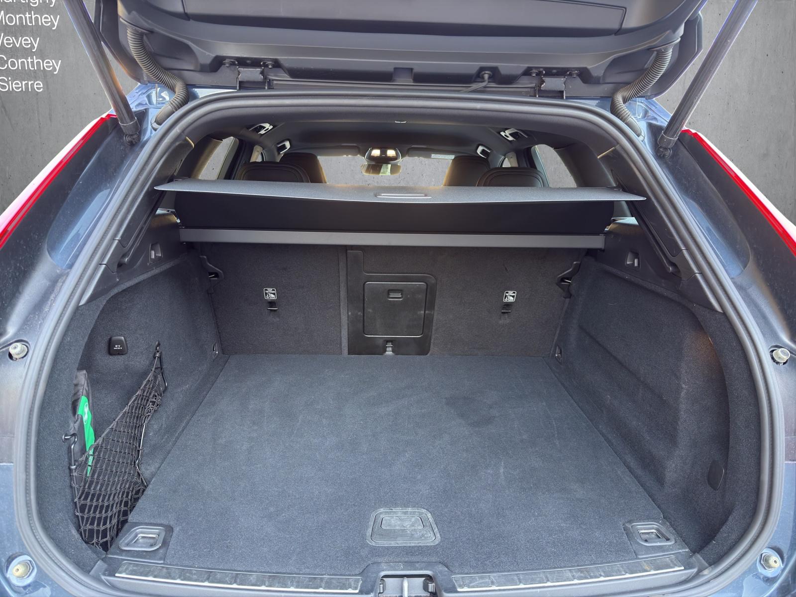 Image VOLVO XC60 XC60 B5 Benzin Mild Hybrid AWD Plus Dark Geartronic