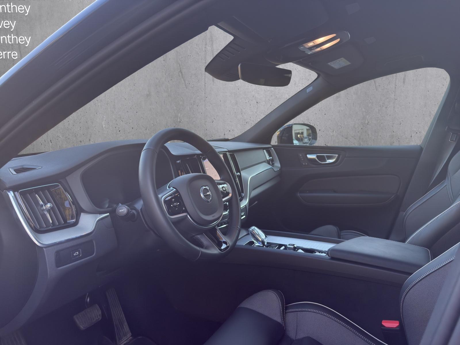 Image VOLVO XC60 XC60 B5 Benzin Mild Hybrid AWD Plus Dark Geartronic