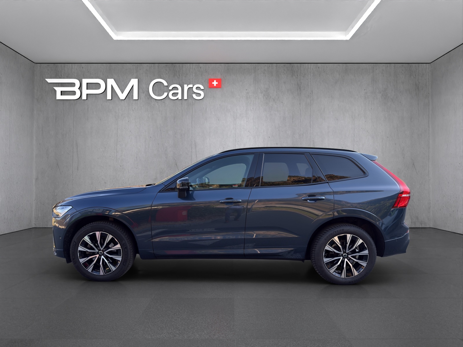 VOLVO XC60 B5 Benzin Mild Hybrid AWD Plus Dark Geartronic-image-1