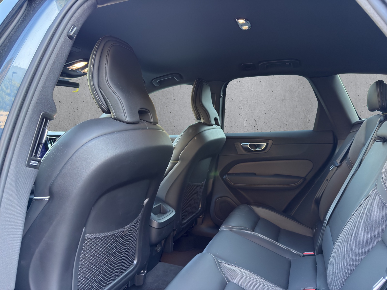 Image VOLVO XC60 XC60 B5 Benzin Mild Hybrid AWD Plus Dark Geartronic