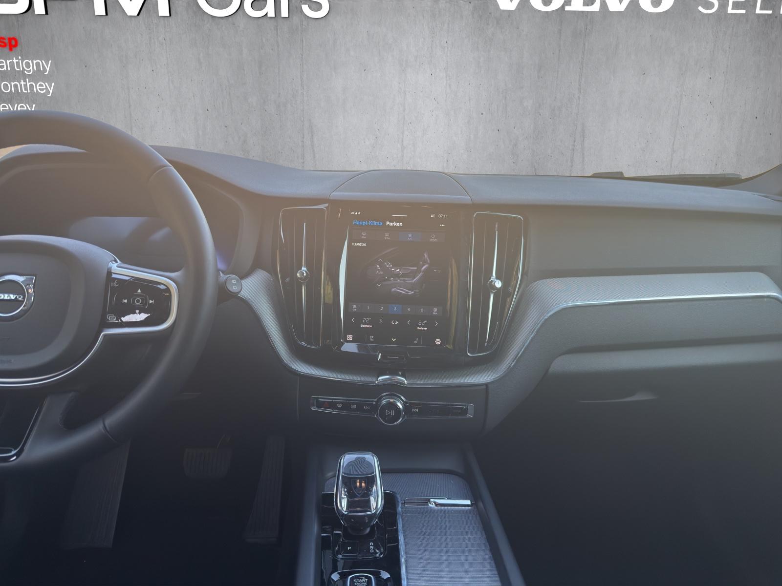 Image VOLVO XC60 XC60 B5 Benzin Mild Hybrid AWD Plus Dark Geartronic