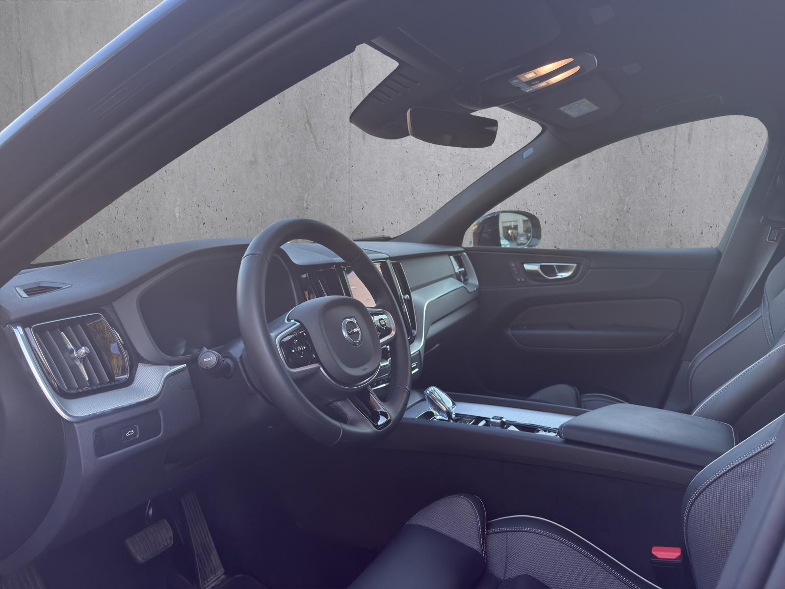 Image VOLVO XC60 XC60 B5 Benzin Mild Hybrid AWD Plus Dark Geartronic