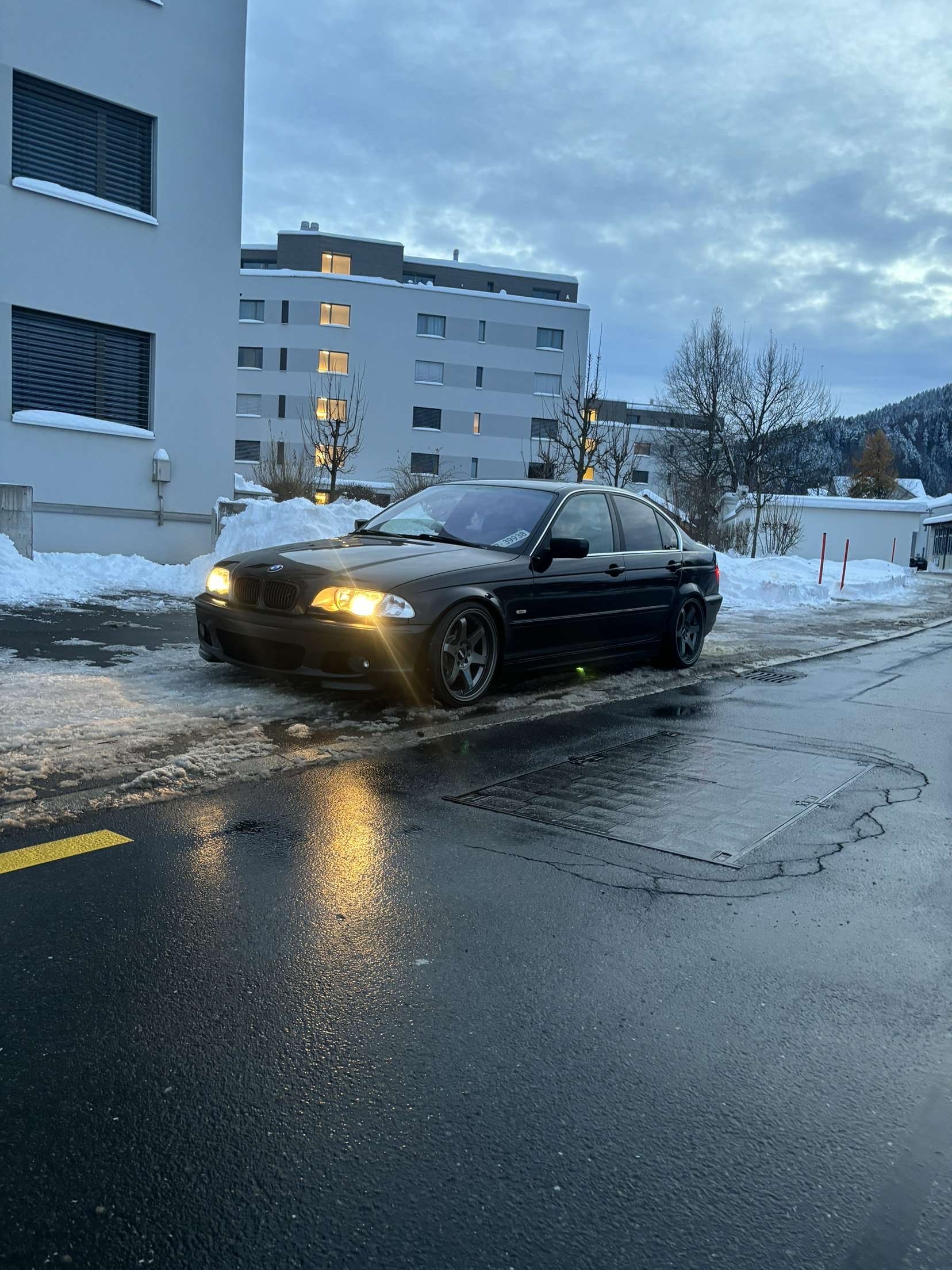 BMW 328i-image-5
