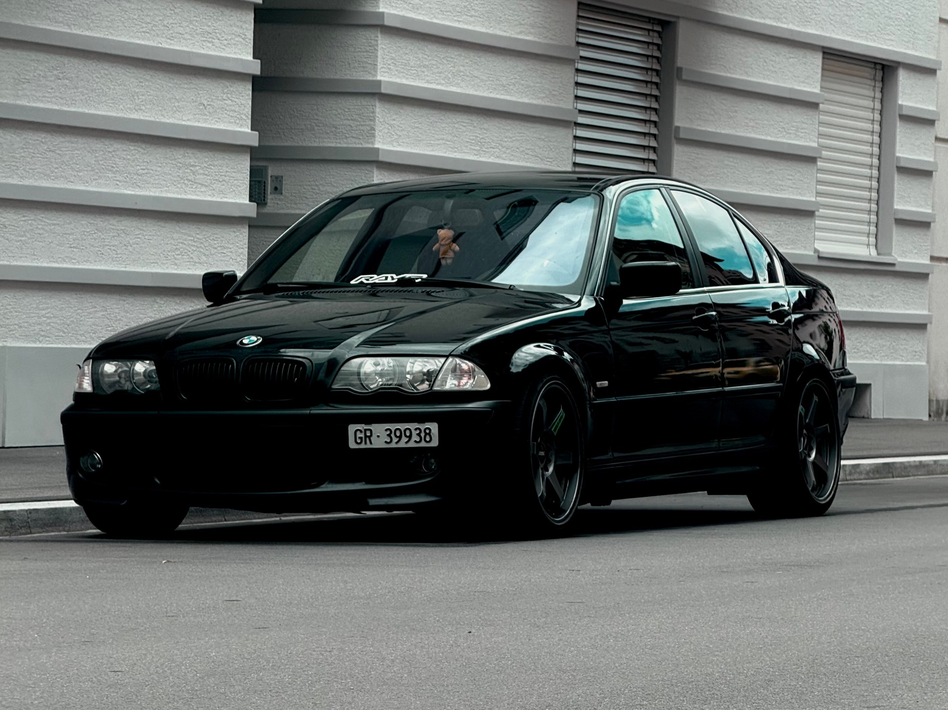 BMW 328i-image-0