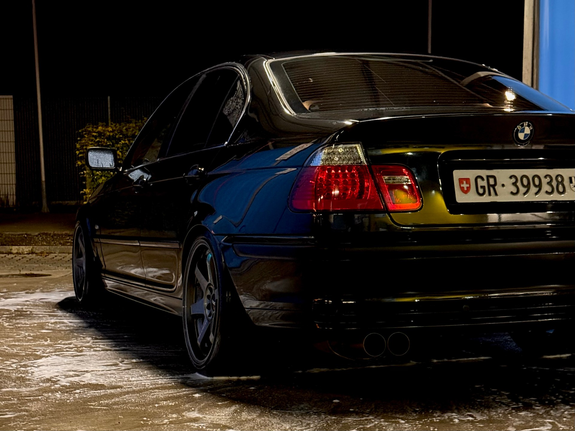 BMW 328i-image-1