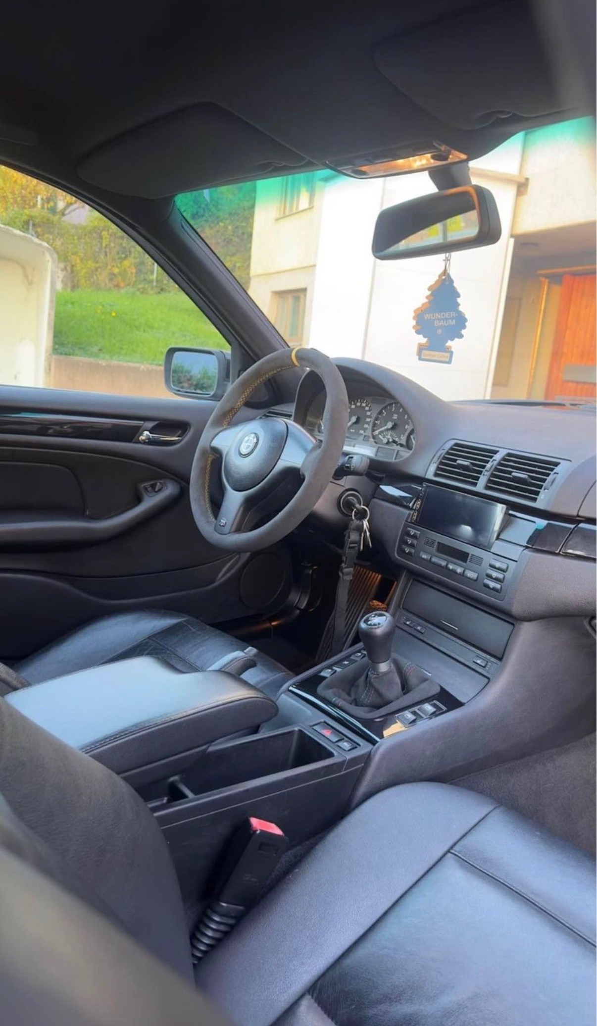 BMW 328i-image-2
