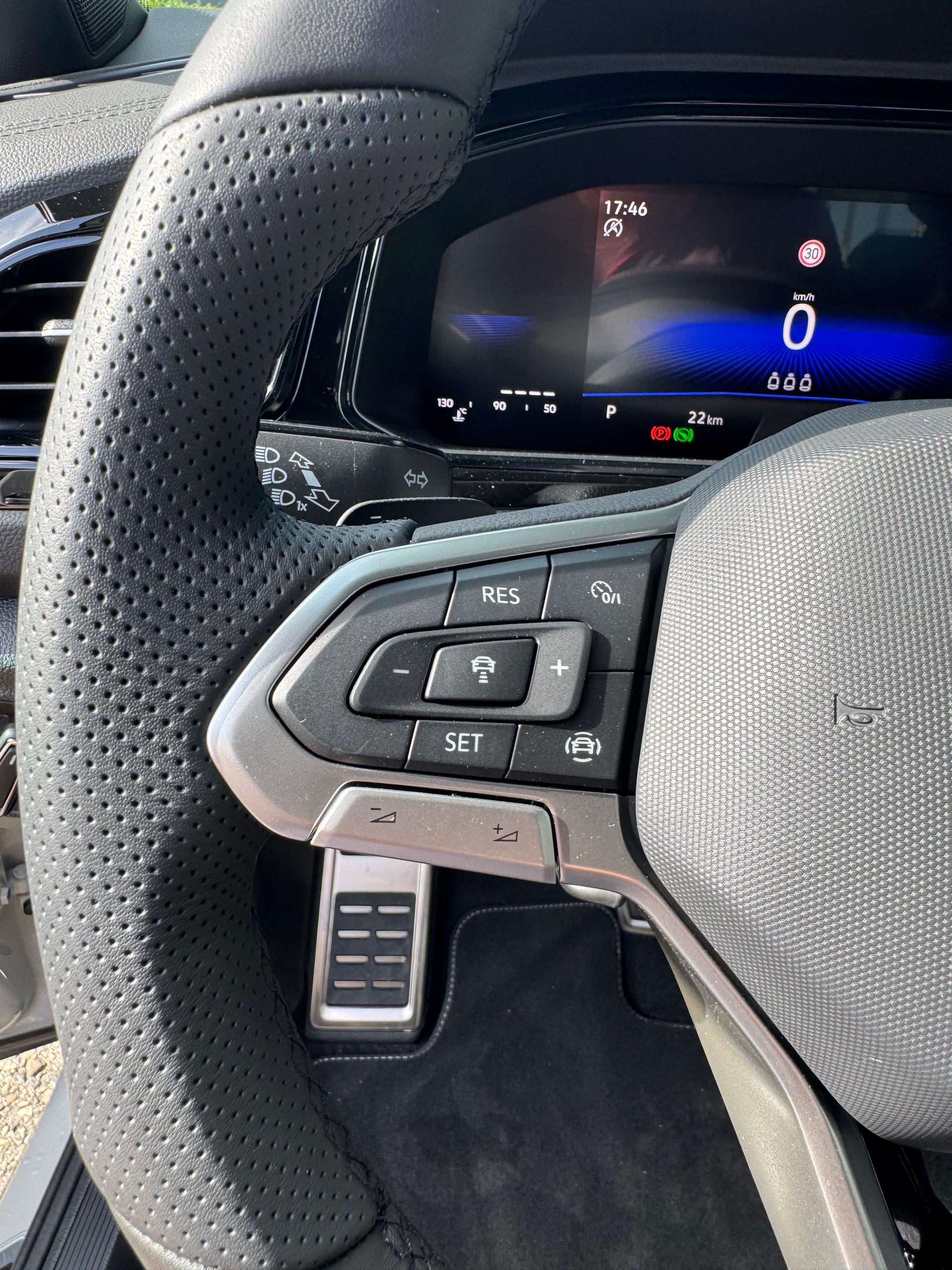 VW T-Roc 1.5 TSI EVO R-Line DSG Black Pack Anhängerkupplung 19 Zoll Alu Glasschiebedach mit 40 % Rabatt !-showroom-element-3