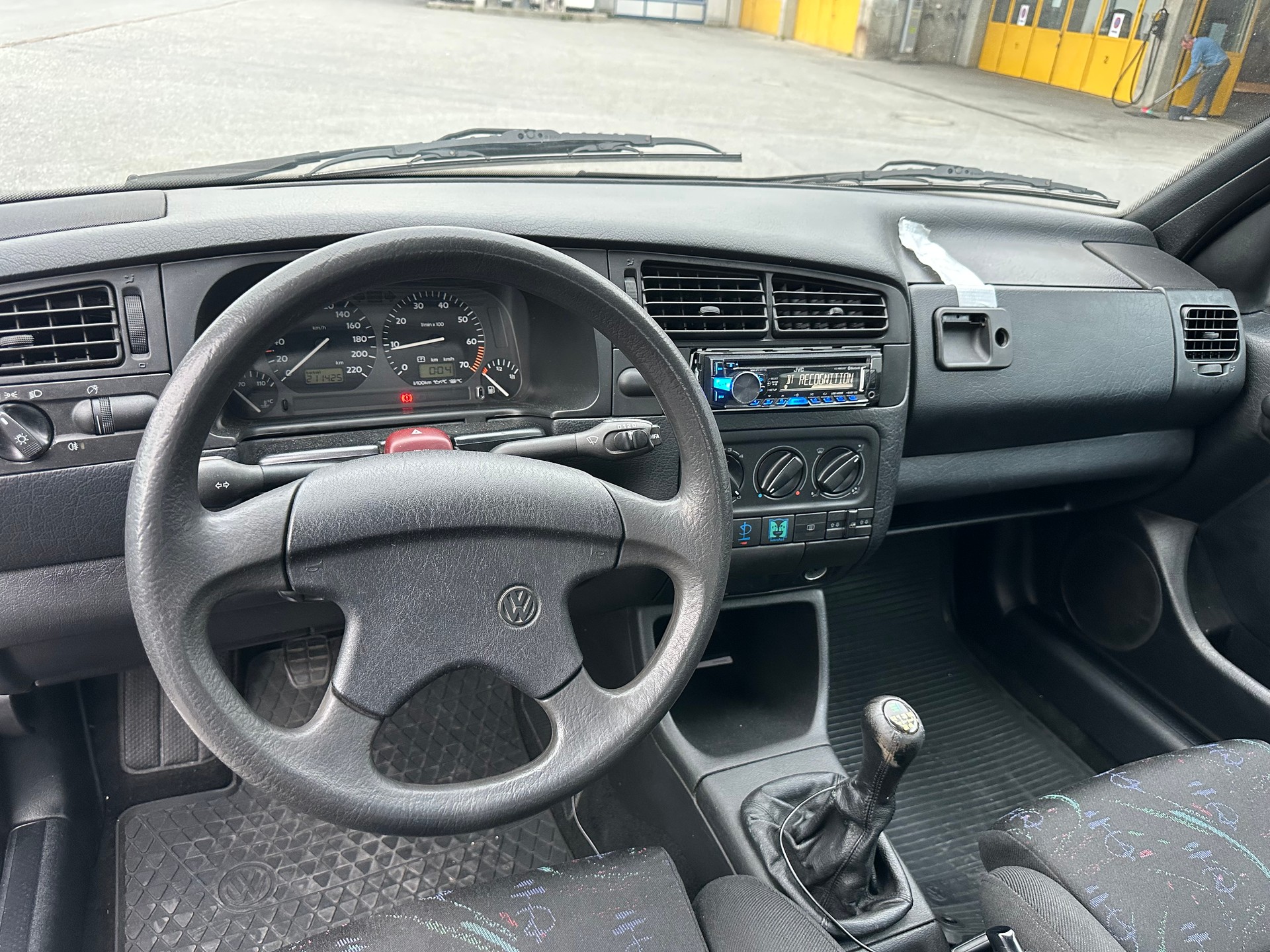 VW Golf Cabriolet 2000 Pink Floyd-image-4