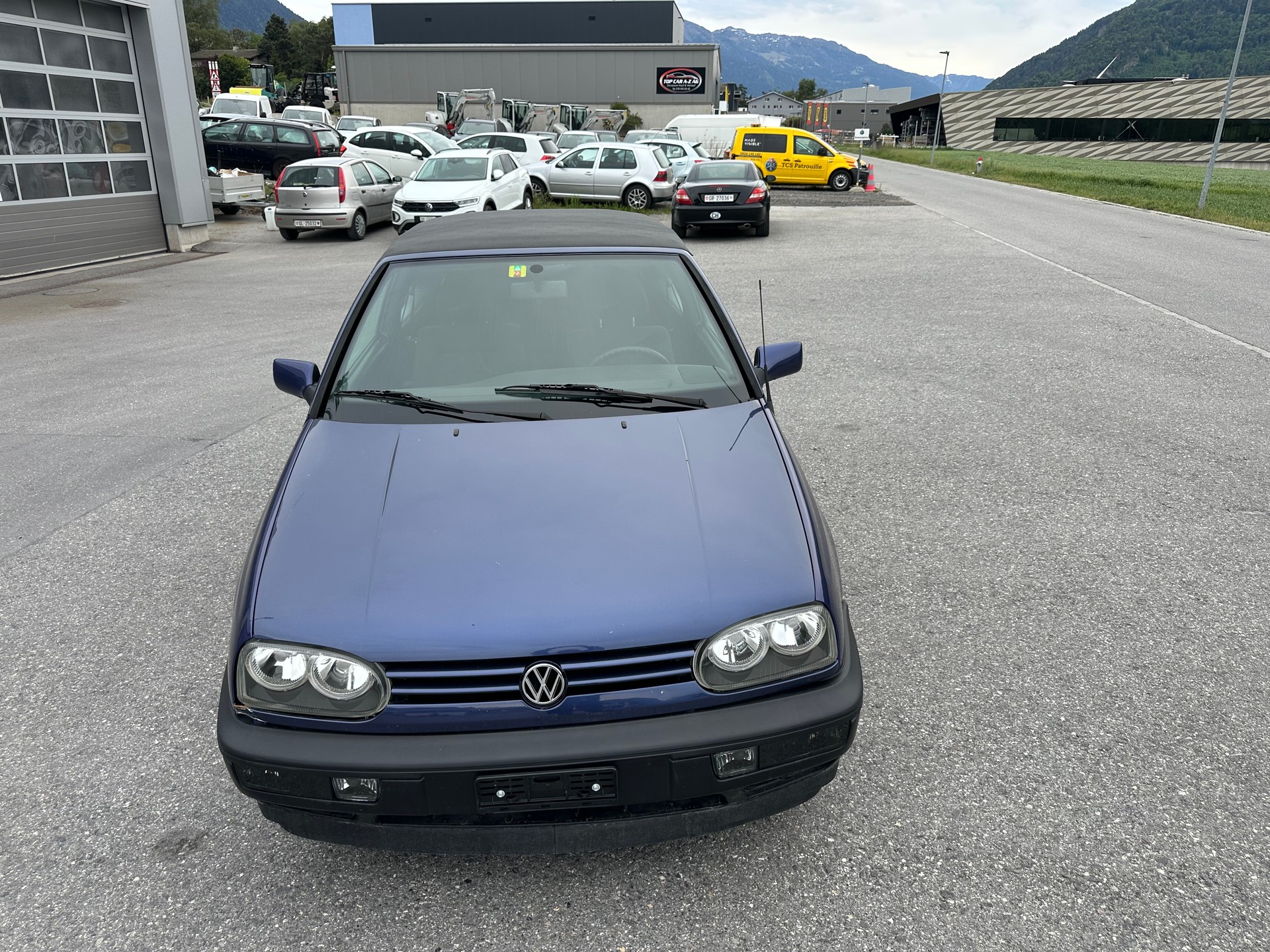 VW Golf Cabriolet 2000 Pink Floyd-image-1