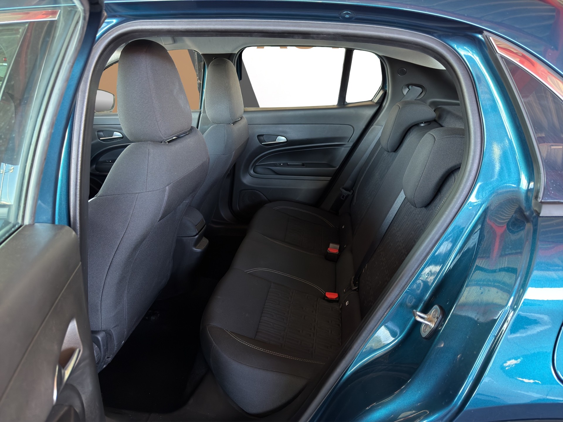 FIAT 600 1.2 Hybrid 145 Cult-image-16