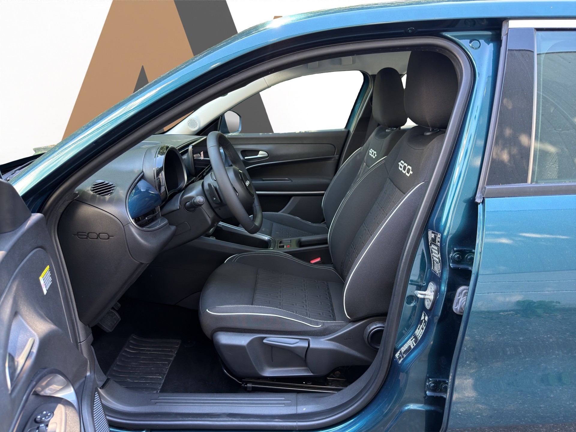 FIAT 600 1.2 Hybrid 145 Cult-image-8